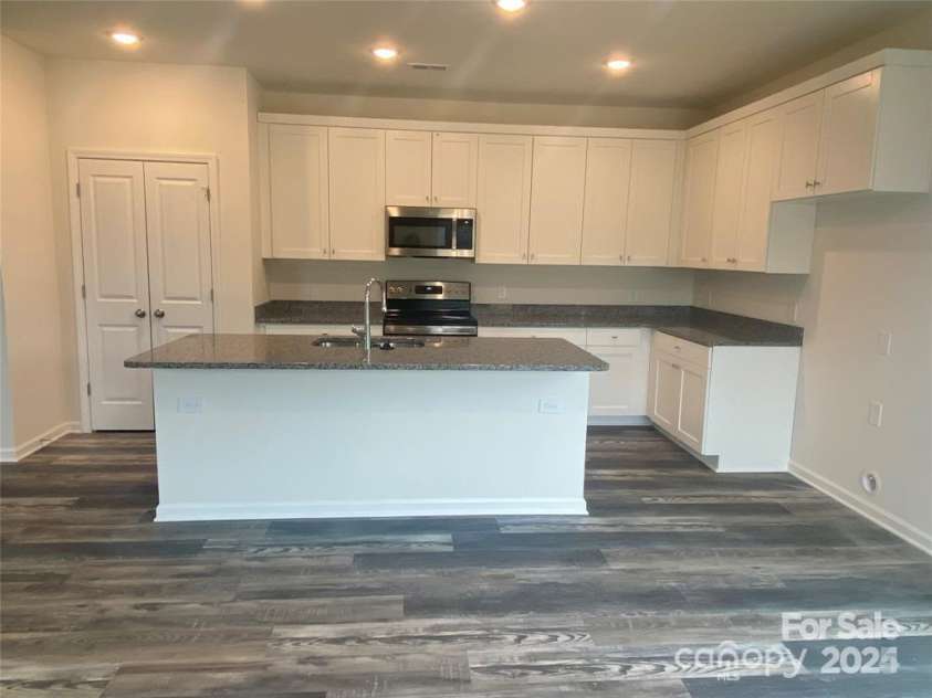 104 Salem Springs Lane, Statesville, NC 28625.  MLS# CAR4203087, YatesRealty ID 12678. KITCHEN