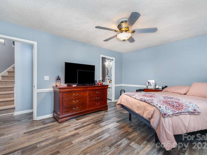2000 Shannon Bridge Lane, Matthews, NC 28105.  MLS# CAR4218268, YatesRealty ID 12680. Primary Bedroom on the main floor