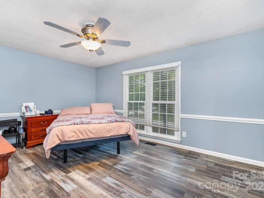 2000 Shannon Bridge Lane, Matthews, NC 28105.  MLS# CAR4218268, YatesRealty ID 12680. Primary Bedroom on the main floor
