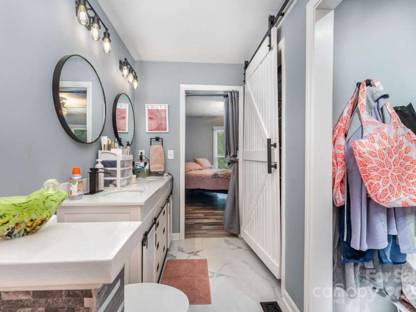 2000 Shannon Bridge Lane, Matthews, NC 28105.  MLS# CAR4218268, YatesRealty ID 12680. Updated Primary Bathroom
