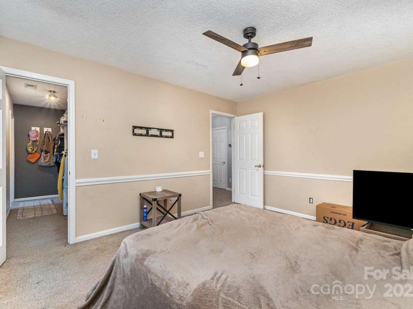 2000 Shannon Bridge Lane, Matthews, NC 28105.  MLS# CAR4218268, YatesRealty ID 12680. Upstairs bedroom
