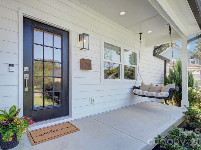526 Seldon Drive, Charlotte, NC 28216.  MLS# CAR4347363, YatesRealty ID 12680. 