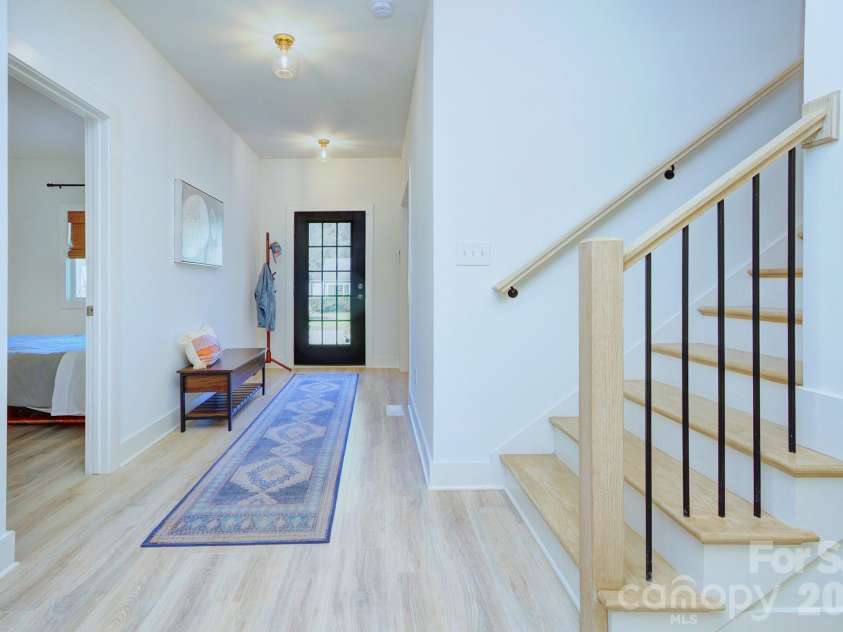 526 Seldon Drive, Charlotte, NC 28216.  MLS# CAR4347363, YatesRealty ID 12680. 