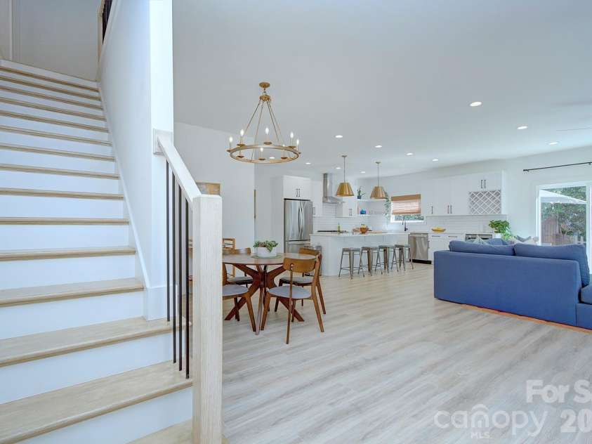 526 Seldon Drive, Charlotte, NC 28216.  MLS# CAR4347363, YatesRealty ID 12680. 
