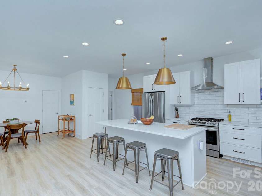 526 Seldon Drive, Charlotte, NC 28216.  MLS# CAR4347363, YatesRealty ID 12680. 