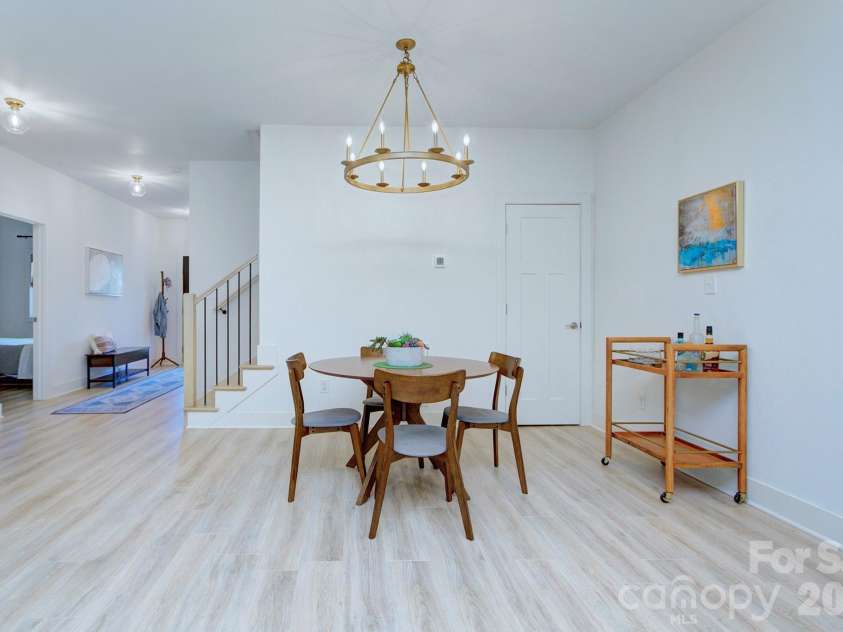 526 Seldon Drive, Charlotte, NC 28216.  MLS# CAR4347363, YatesRealty ID 12680. 