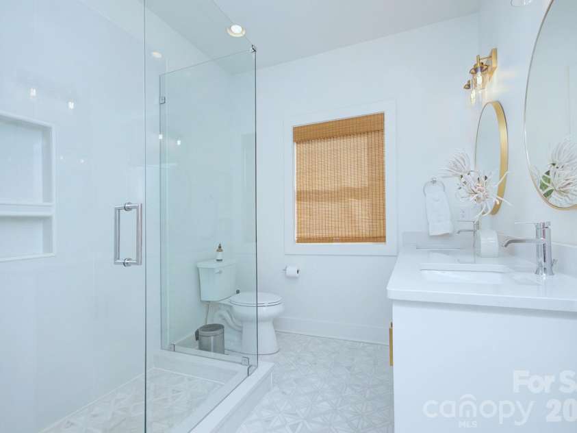 526 Seldon Drive, Charlotte, NC 28216.  MLS# CAR4347363, YatesRealty ID 12680. 