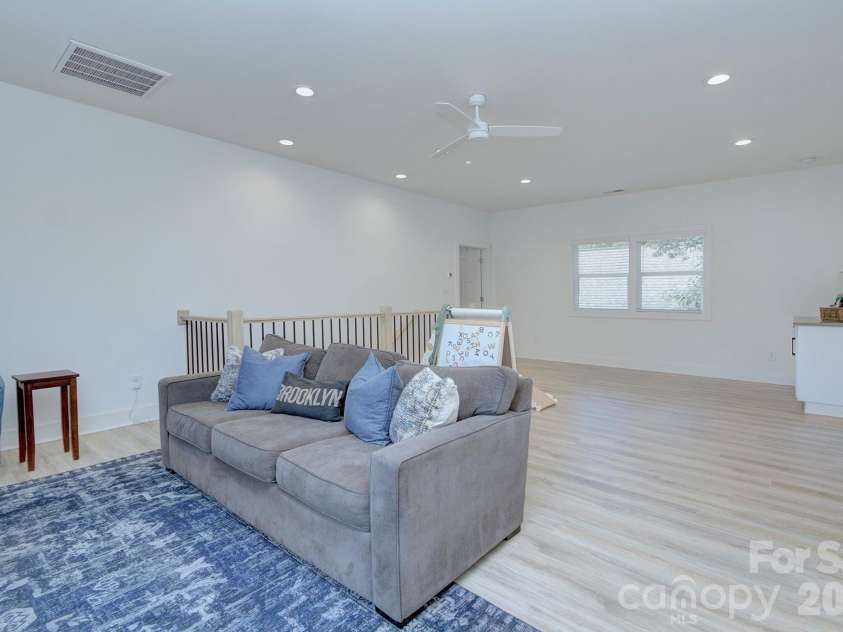 526 Seldon Drive, Charlotte, NC 28216.  MLS# CAR4347363, YatesRealty ID 12680. 