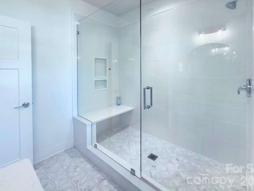 526 Seldon Drive, Charlotte, NC 28216.  MLS# CAR4347363, YatesRealty ID 12680. 