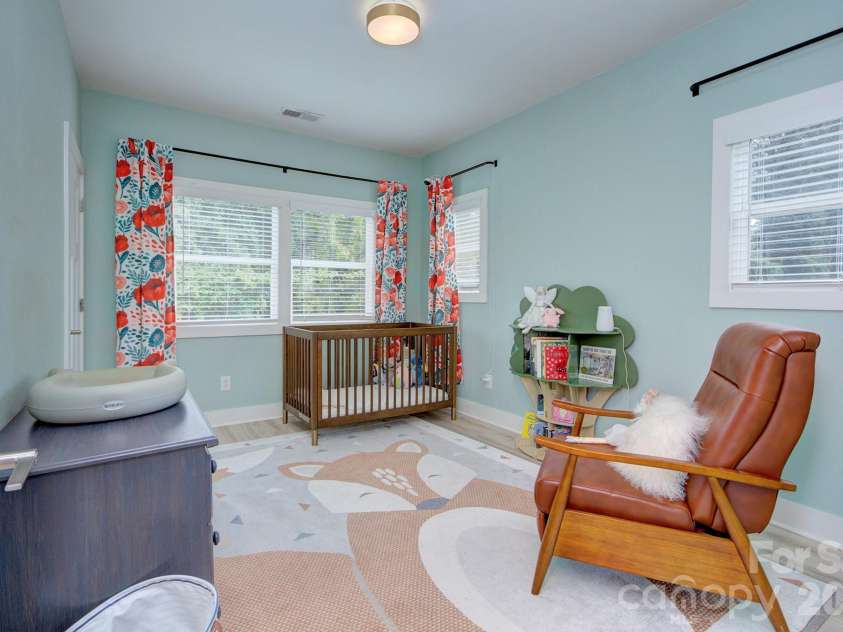 526 Seldon Drive, Charlotte, NC 28216.  MLS# CAR4347363, YatesRealty ID 12680. 