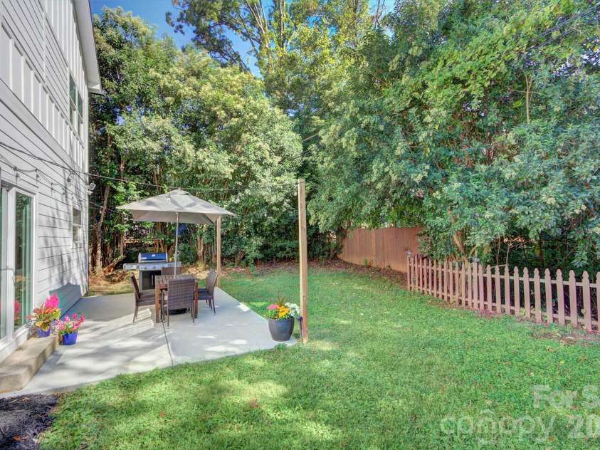 526 Seldon Drive, Charlotte, NC 28216.  MLS# CAR4347363, YatesRealty ID 12680. 