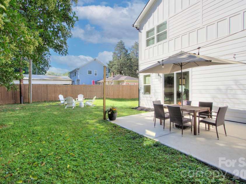 526 Seldon Drive, Charlotte, NC 28216.  MLS# CAR4347363, YatesRealty ID 12680. 