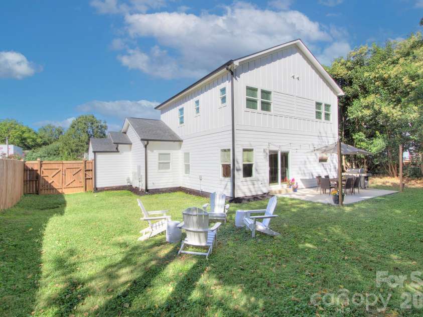 526 Seldon Drive, Charlotte, NC 28216.  MLS# CAR4347363, YatesRealty ID 12680. 