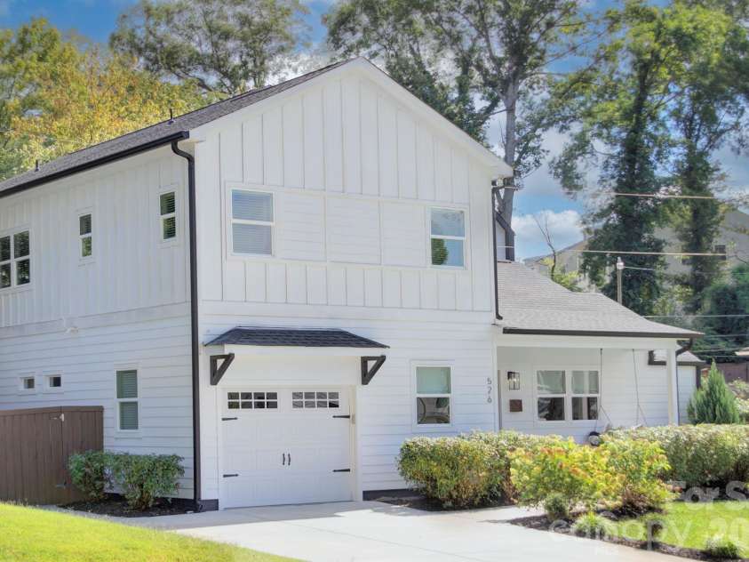 526 Seldon Drive, Charlotte, NC 28216.  MLS# CAR4347363, YatesRealty ID 12680. 