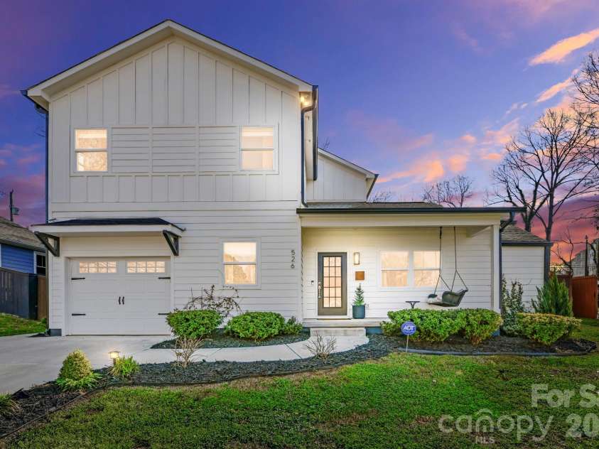 526 Seldon Drive, Charlotte, NC 28216.  MLS# CAR4347363, YatesRealty ID 12680. 