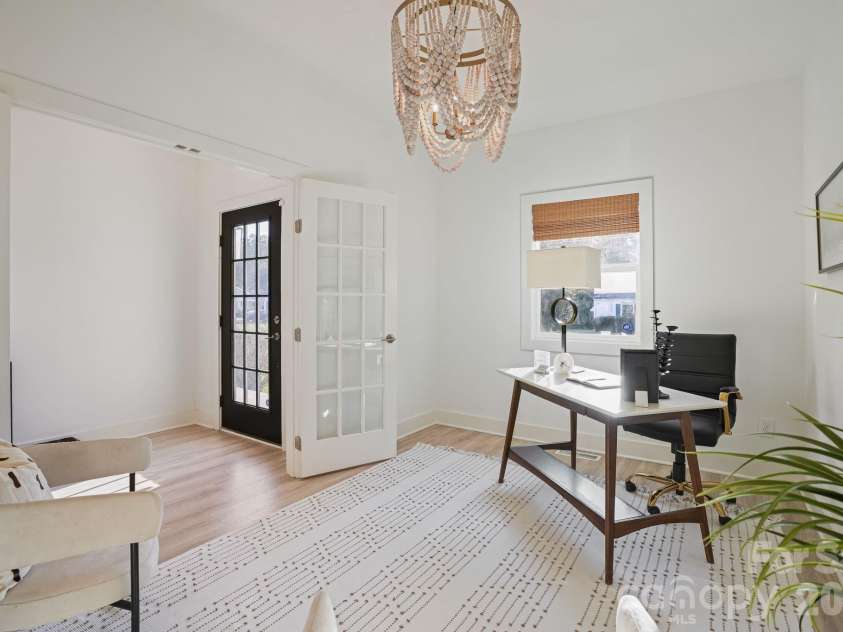 526 Seldon Drive, Charlotte, NC 28216.  MLS# CAR4423284, YatesRealty ID 12680. 5th Bedroom/Office (with Closet)
