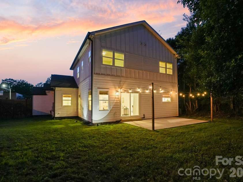 526 Seldon Drive, Charlotte, NC 28216.  MLS# CAR4423284, YatesRealty ID 12680. Completely fenced private back yard with landscape lighting