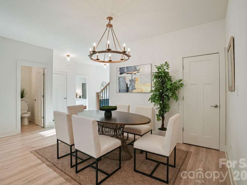 526 Seldon Drive, Charlotte, NC 28216.  MLS# CAR4423284, YatesRealty ID 12680. Dining Room (Large Enough for 6+ Person Seating)