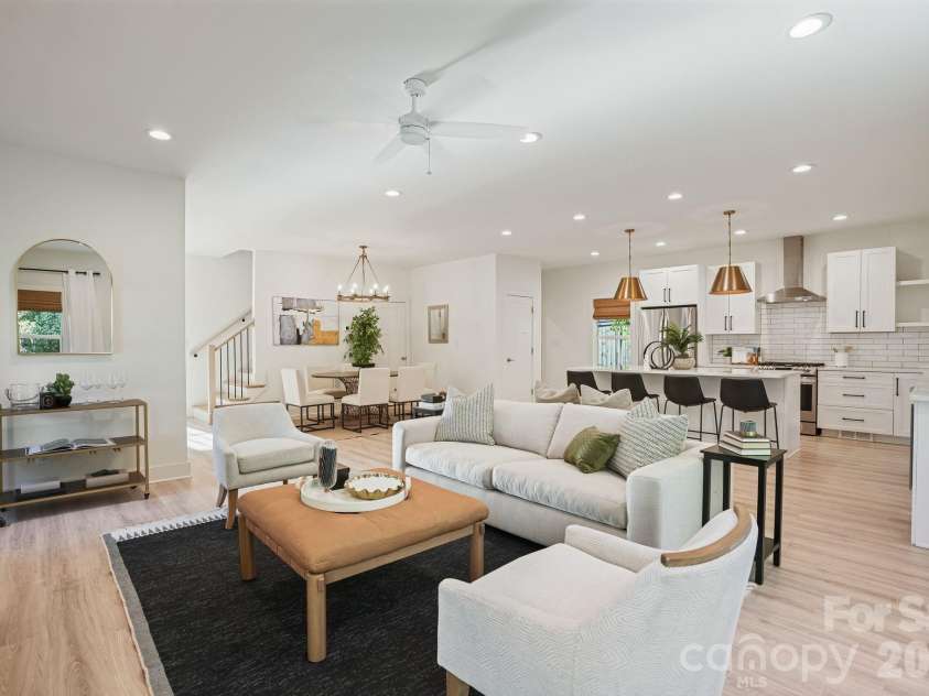 526 Seldon Drive, Charlotte, NC 28216.  MLS# CAR4423284, YatesRealty ID 12680. Main Floor Living