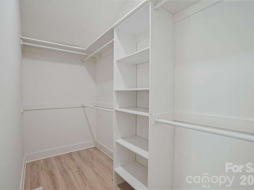 526 Seldon Drive, Charlotte, NC 28216.  MLS# CAR4423284, YatesRealty ID 12680. Main Level Primary Bed Walk-In Closet