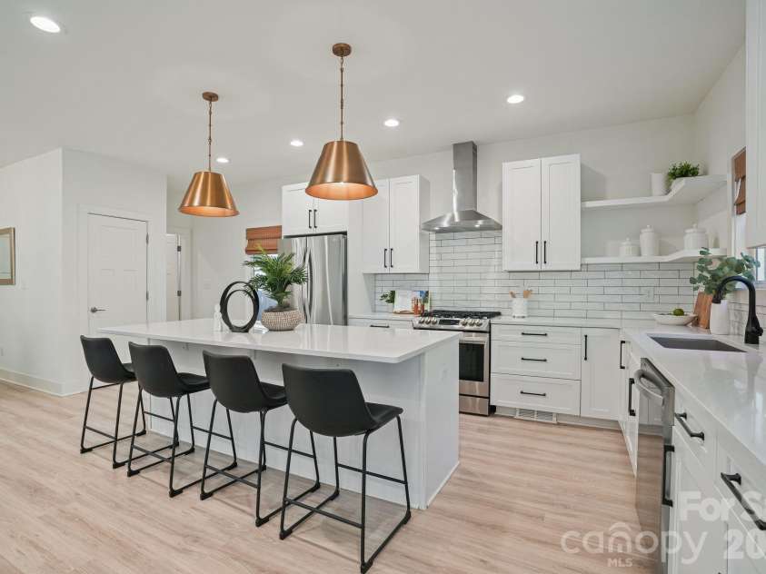 526 Seldon Drive, Charlotte, NC 28216.  MLS# CAR4423284, YatesRealty ID 12680. Modern White Kitchen