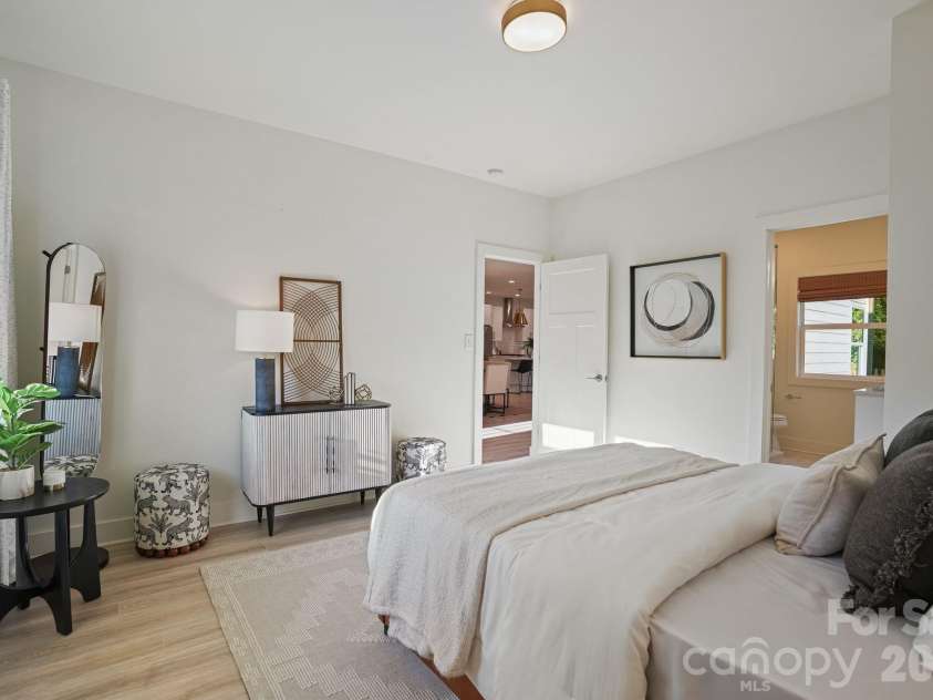 526 Seldon Drive, Charlotte, NC 28216.  MLS# CAR4423284, YatesRealty ID 12680. Primary Bedroom #1 (Main Level - Ideal Guest Suite)