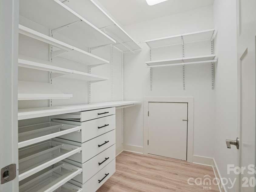 526 Seldon Drive, Charlotte, NC 28216.  MLS# CAR4423284, YatesRealty ID 12680. Primary Bedroom Walk-In Closet (Upper Level)