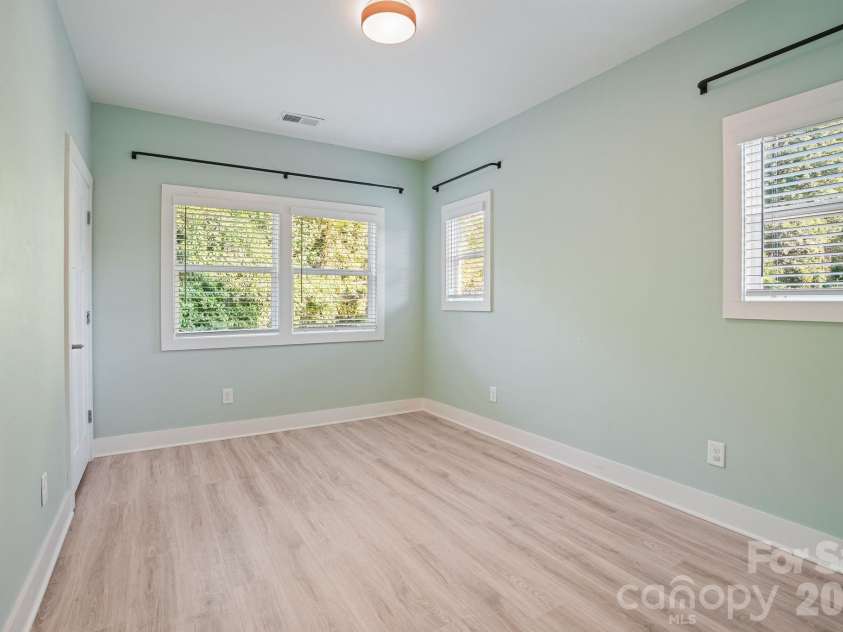 526 Seldon Drive, Charlotte, NC 28216.  MLS# CAR4423284, YatesRealty ID 12680. Secondary Bedroom #4 (Upper Level)