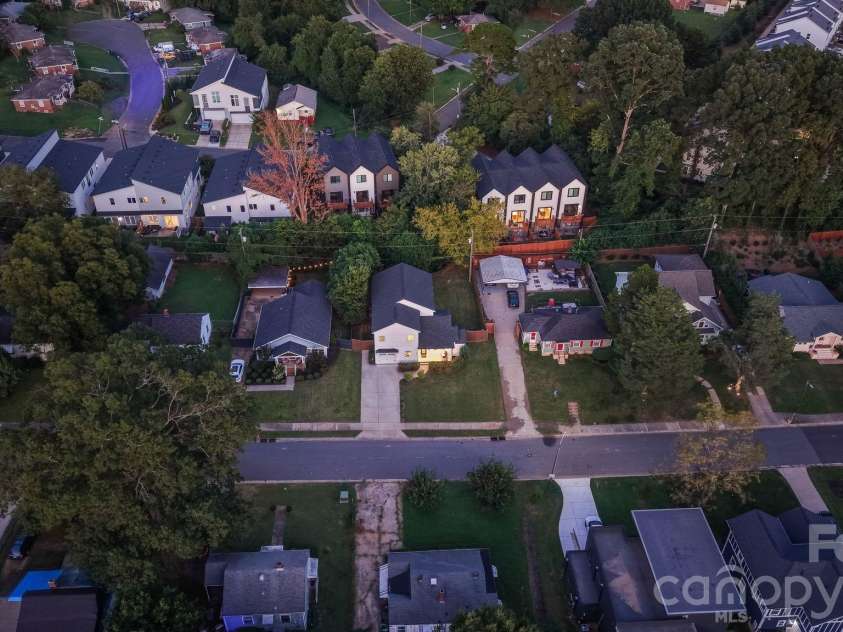 526 Seldon Drive, Charlotte, NC 28216.  MLS# CAR4423284, YatesRealty ID 12680. Smallwood in the Evening