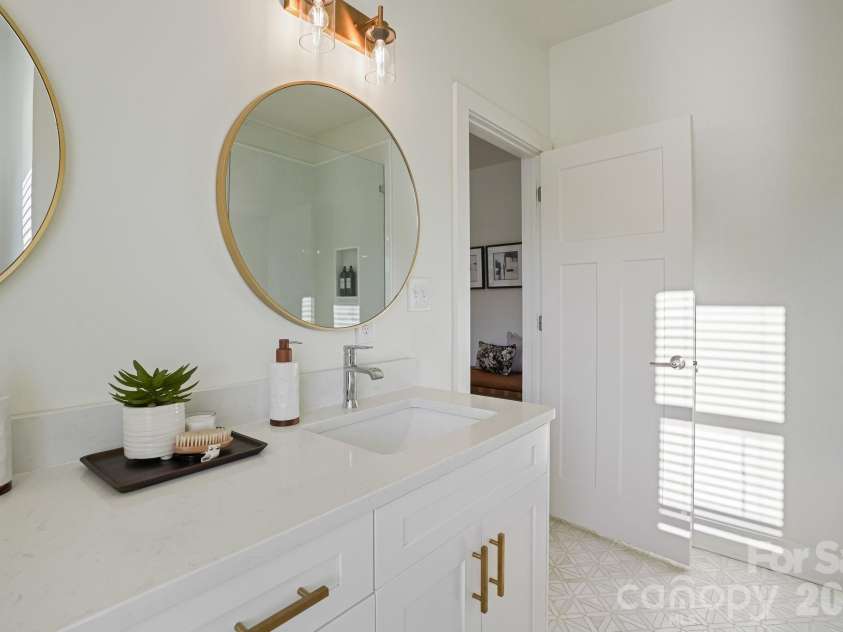 526 Seldon Drive, Charlotte, NC 28216.  MLS# CAR4423284, YatesRealty ID 12680. Upper Level Primary Bath Dual Vanity