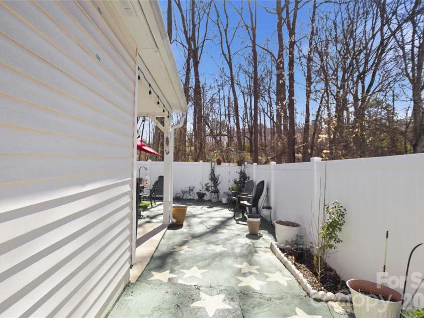 1031 Allegiance Drive, Charlotte, NC 28217.  MLS# CAR4349026, YatesRealty ID 12682. 