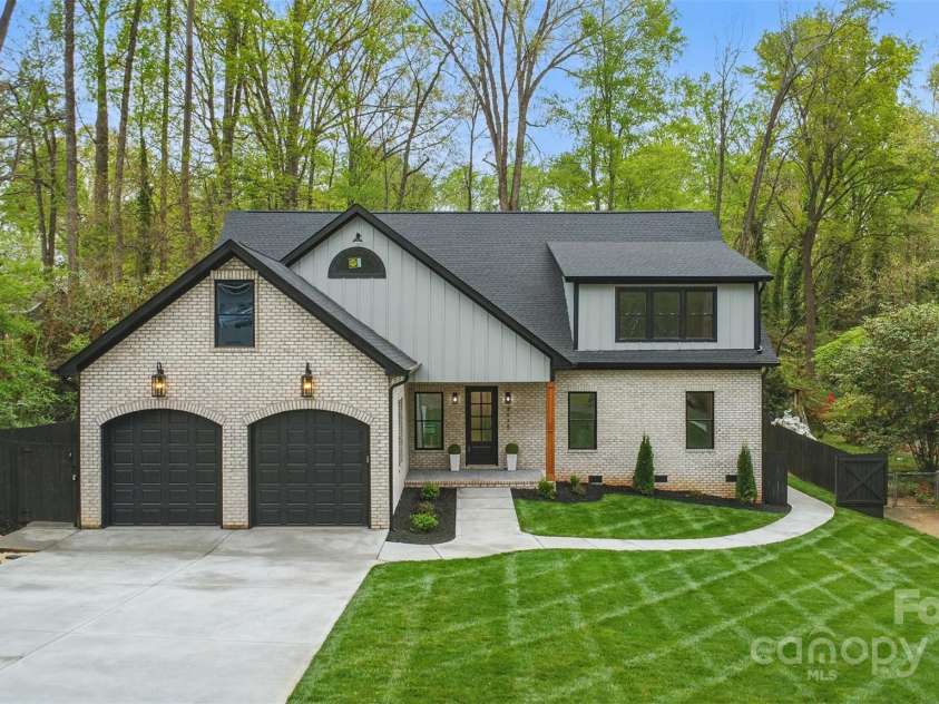 3038 Northampton Drive, Charlotte, NC 28210.  MLS# CAR4241608, YatesRealty ID 12682. 