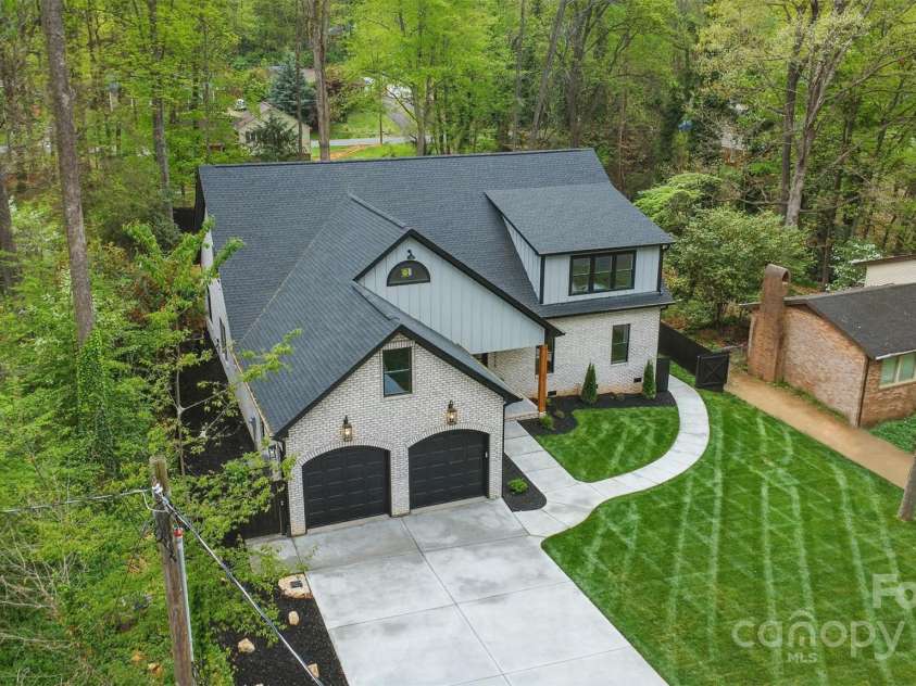 3038 Northampton Drive, Charlotte, NC 28210.  MLS# CAR4241608, YatesRealty ID 12682. 