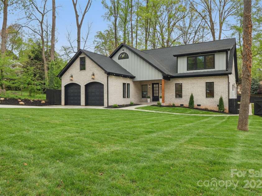 3038 Northampton Drive, Charlotte, NC 28210.  MLS# CAR4241608, YatesRealty ID 12682. 