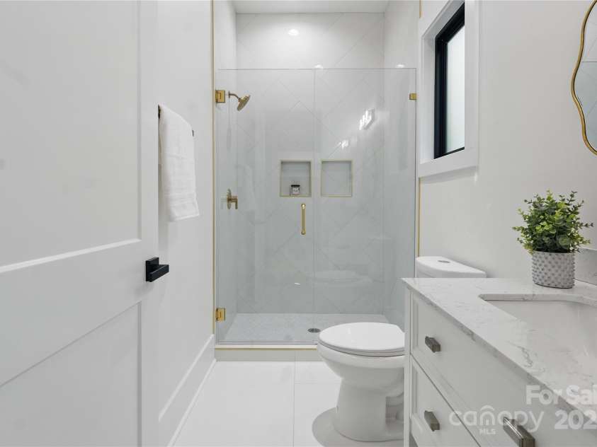 3038 Northampton Drive, Charlotte, NC 28210.  MLS# CAR4241608, YatesRealty ID 12682. Bedroom #4 ensuite