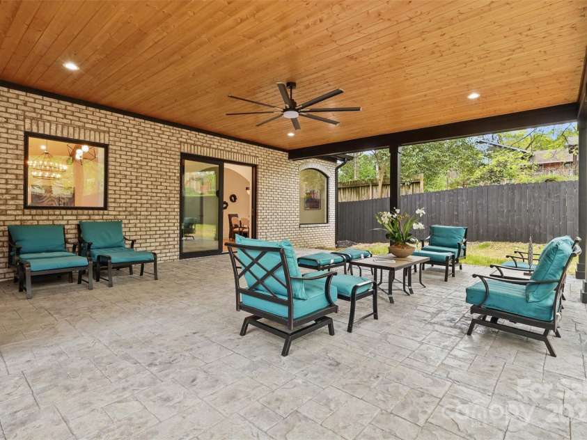 3038 Northampton Drive, Charlotte, NC 28210.  MLS# CAR4241608, YatesRealty ID 12682. Covered Patio