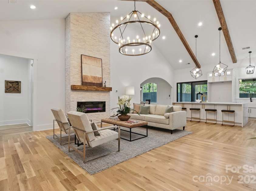 3038 Northampton Drive, Charlotte, NC 28210.  MLS# CAR4241608, YatesRealty ID 12682. Great Room