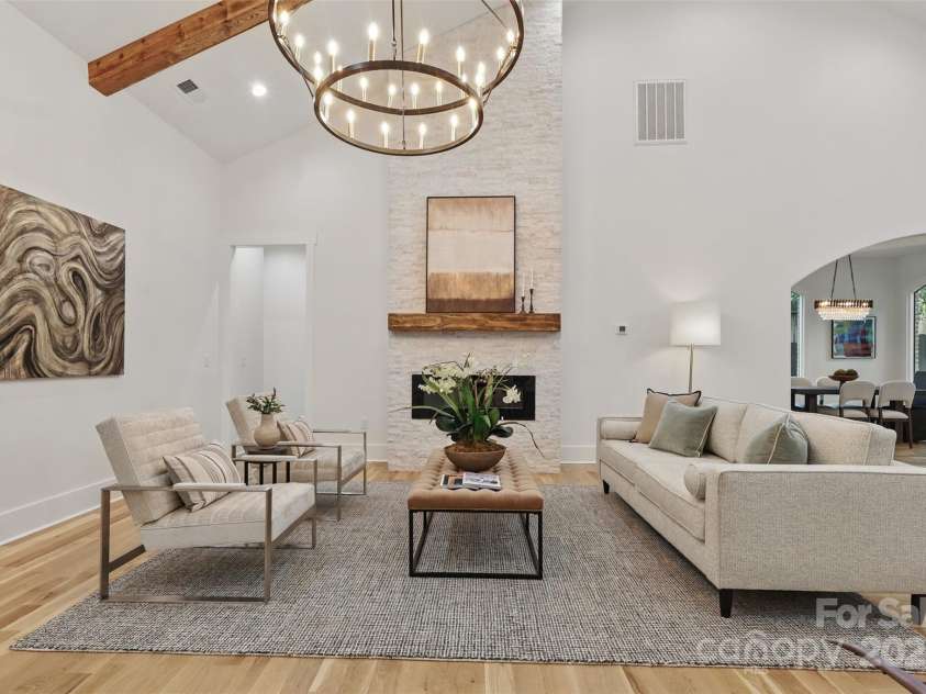 3038 Northampton Drive, Charlotte, NC 28210.  MLS# CAR4241608, YatesRealty ID 12682. Great Room