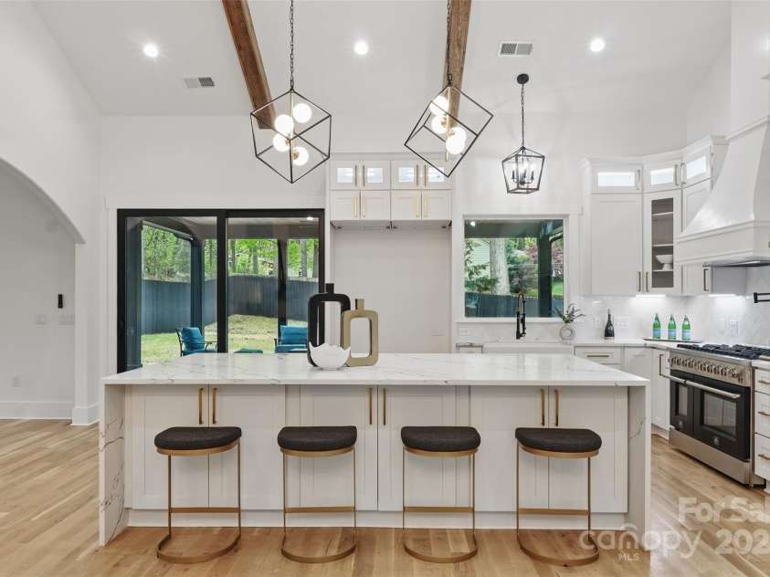 3038 Northampton Drive, Charlotte, NC 28210.  MLS# CAR4241608, YatesRealty ID 12682. Kitchen