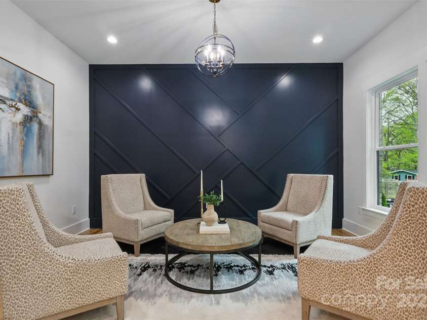 3038 Northampton Drive, Charlotte, NC 28210.  MLS# CAR4241608, YatesRealty ID 12682. Sitting Room