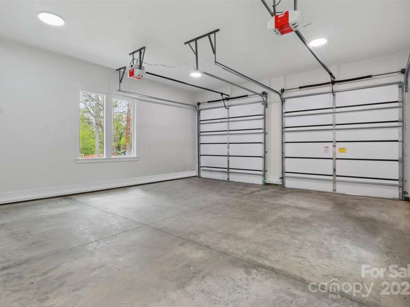 3038 Northampton Drive, Charlotte, NC 28210.  MLS# CAR4241608, YatesRealty ID 12682. Two Car Garage