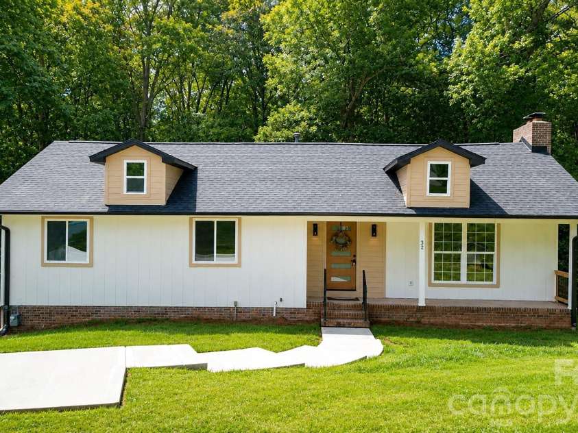 32 Bowen Drive, Belmont, NC 28012.  MLS# CAR4402198, YatesRealty ID 12683. 