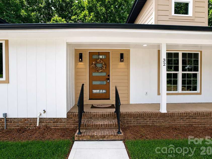 32 Bowen Drive, Belmont, NC 28012.  MLS# CAR4402198, YatesRealty ID 12683. 