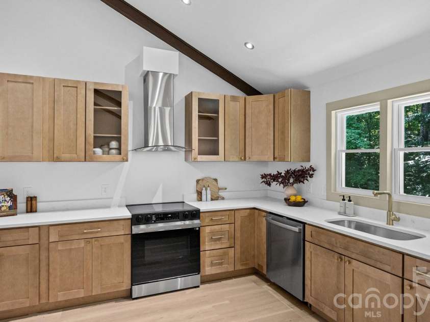 32 Bowen Drive, Belmont, NC 28012.  MLS# CAR4402198, YatesRealty ID 12683. 