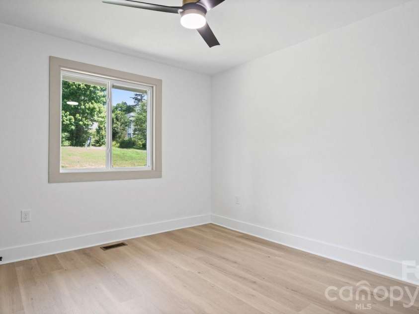 32 Bowen Drive, Belmont, NC 28012.  MLS# CAR4402198, YatesRealty ID 12683. 
