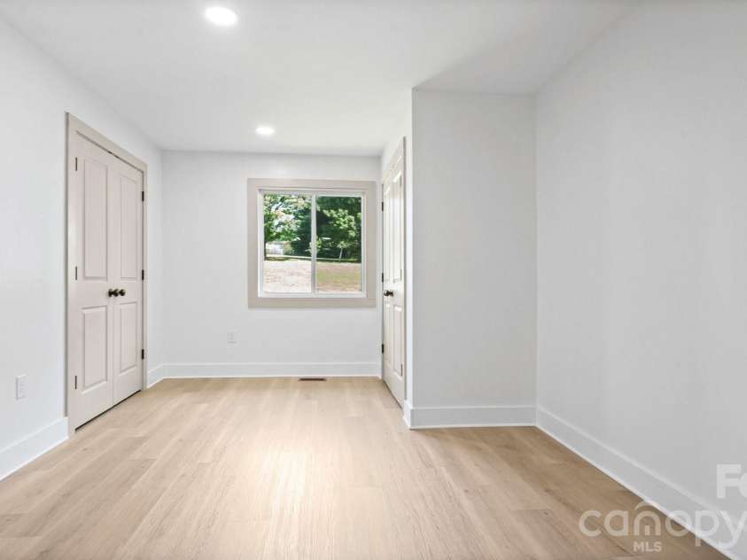 32 Bowen Drive, Belmont, NC 28012.  MLS# CAR4402198, YatesRealty ID 12683. 