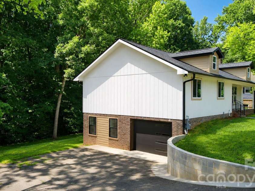 32 Bowen Drive, Belmont, NC 28012.  MLS# CAR4402198, YatesRealty ID 12683. 