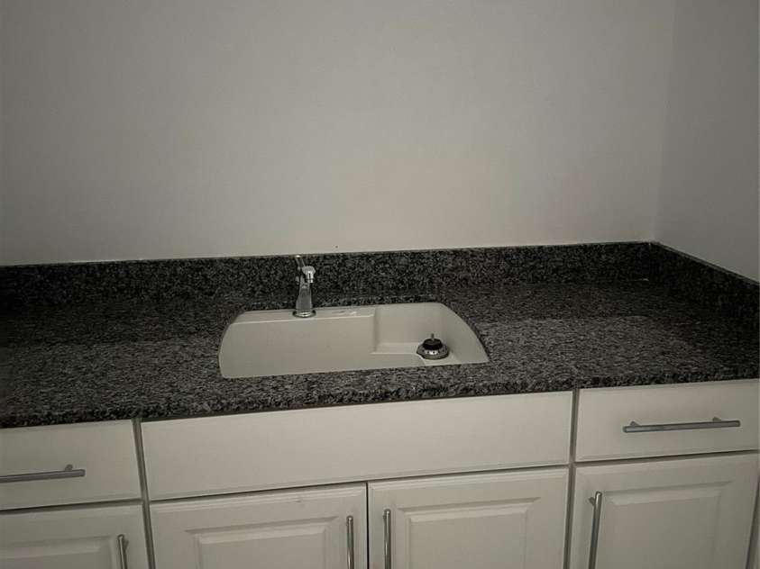 5209 Mint Harbor Way, Charlotte, NC 28269.  MLS# CAR4156538, YatesRealty ID 12683. Laundry Room with Sink