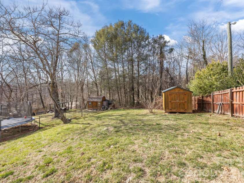 164 Lakeside Drive, Asheville, NC 28806.  MLS# CAR4343337, YatesRealty ID 12684. Great backyard