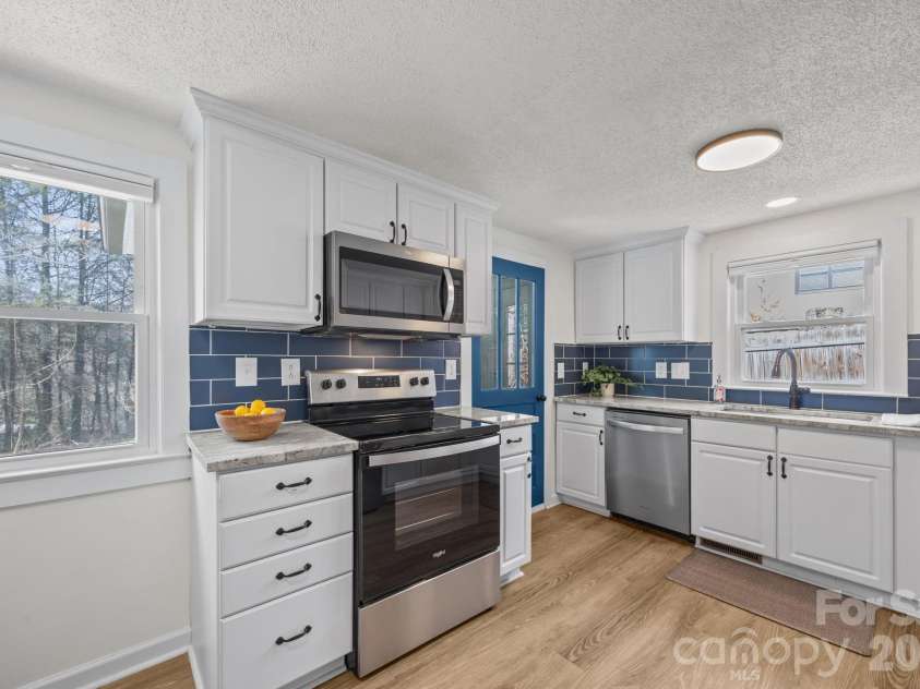 164 Lakeside Drive, Asheville, NC 28806.  MLS# CAR4343337, YatesRealty ID 12684. Renovated!
